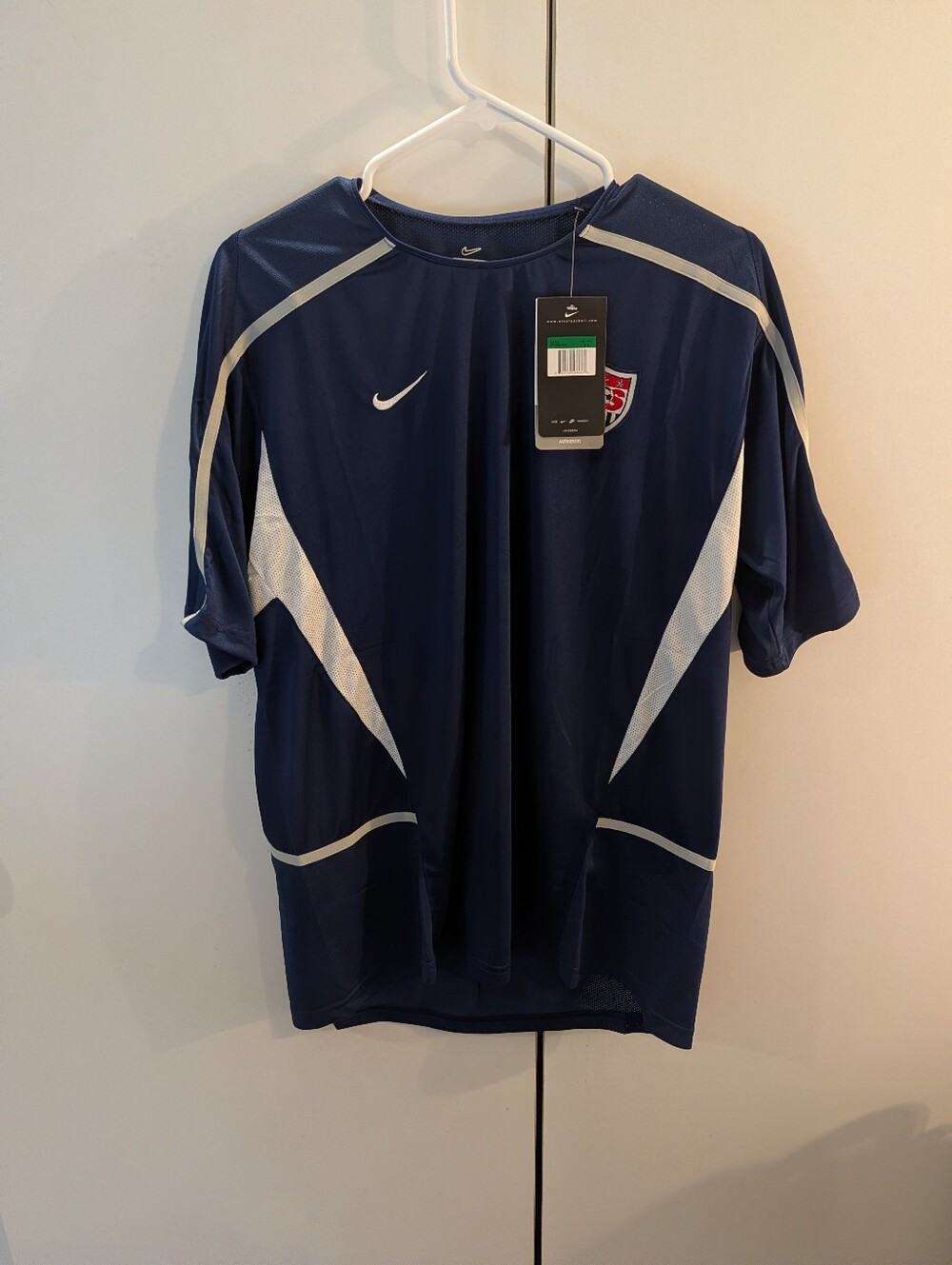 Nike Men’s XL Navy and White Short Sleeve Soccer Jersey NWT